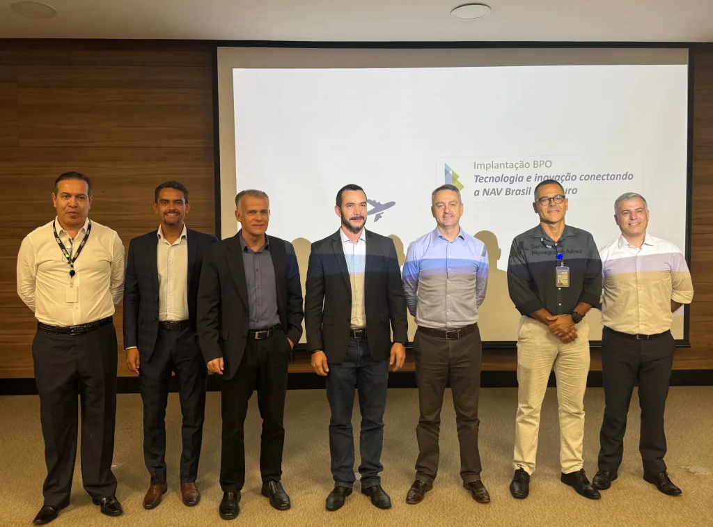 Edmilson José Costa (Gerente da DACC), Mário Alves (Líder da Torre HTR), Pompeu Brasil (Presidente da NAV Brasil), Ilvanir Castro (Líder da Torre RTR), Marco Letzow (Sócio Líder NAV), Jorge Cardoso (Gerente DAFC) e Felipe Seperuelo (Gerente de Projetos da Deloitte).